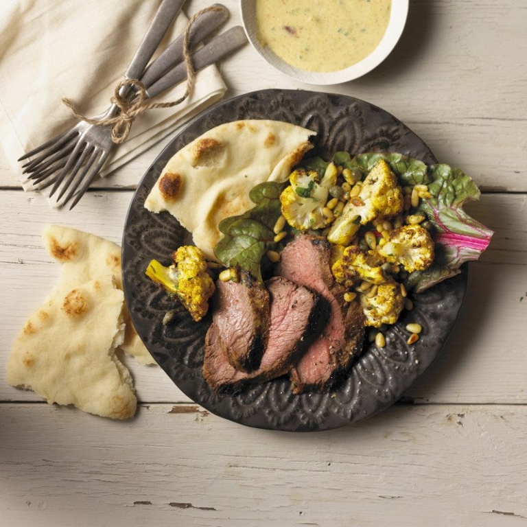 Bifteck à mariner tandoori avec chou-fleur rôti au cari