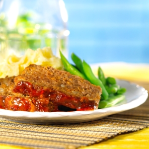 Canadian-Beef-Classic-Meat-Loaf-with-Red-Pepper-Jelly-Glaze