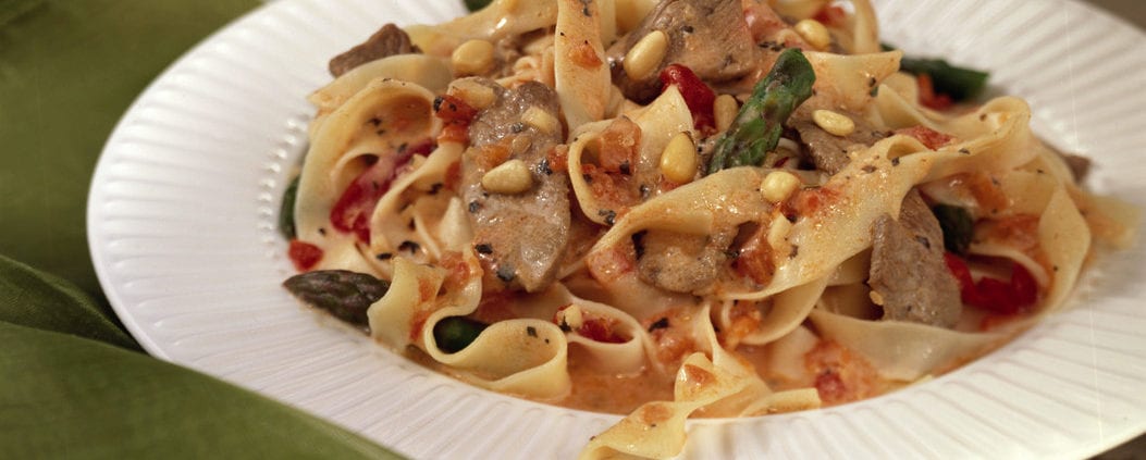 Canadian-Beef-Fettucine-with-Roasted-Red-Pepper-Garlic-Cream-Sauce