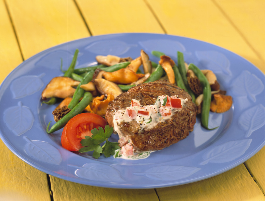 Canadian-Beef-Grilled-Beef-Medallions-with-Goat-Cheese