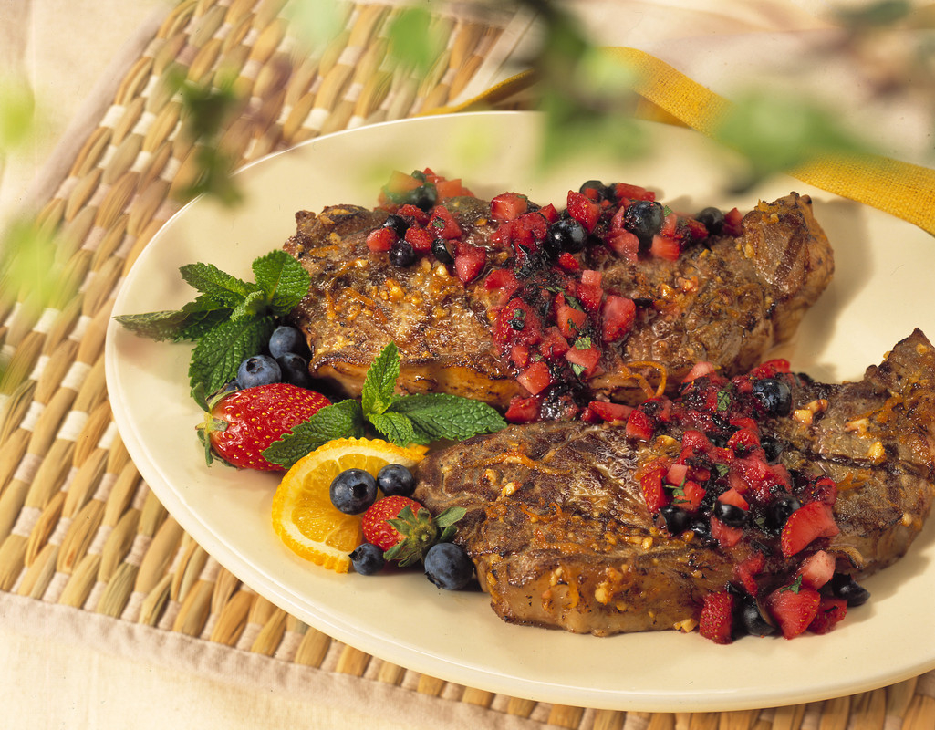 Canadian-Beef-Summer-Steaks-with-Fresh-Berry-Salsa