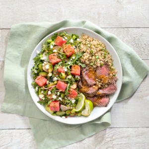 Bifteck ou crevettes et Salade de melon d’eau bien relevés