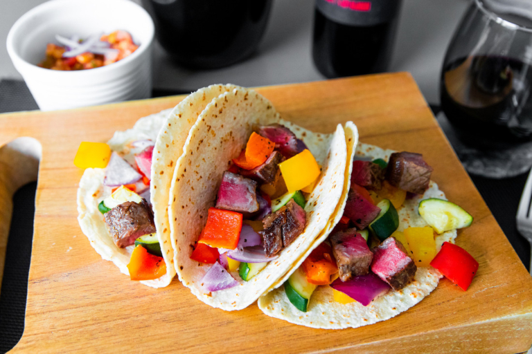Bifteck grésillant et Légumes du jardin en papillote