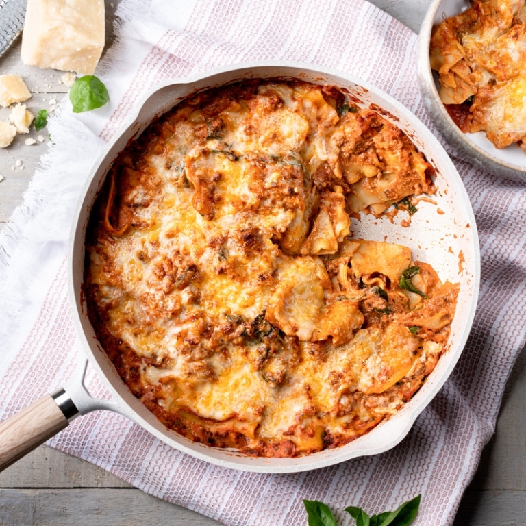 Lasagne à la poêle, au bœuf et aux épinards